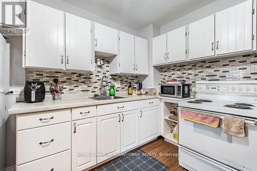 77 Province Street N, Hamilton (Crown Point), ON - Indoor Photo Showing Kitchen