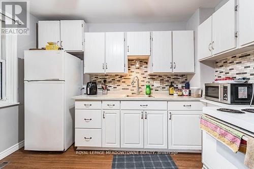 77 Province Street N, Hamilton (Crown Point), ON - Indoor Photo Showing Kitchen