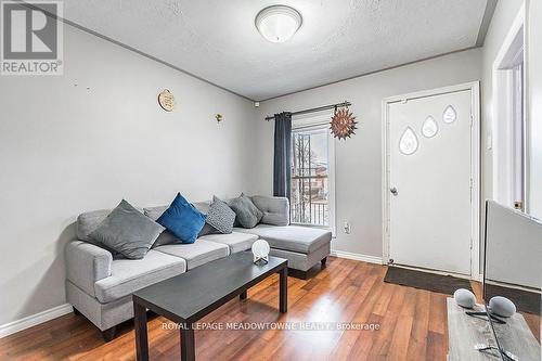 77 Province Street N, Hamilton (Crown Point), ON - Indoor Photo Showing Living Room