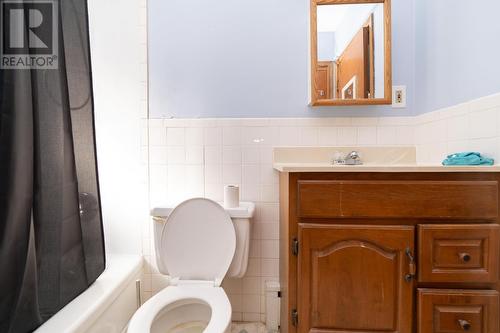 215 Meadow Park Cres, Sault Ste Marie, ON - Indoor Photo Showing Bathroom