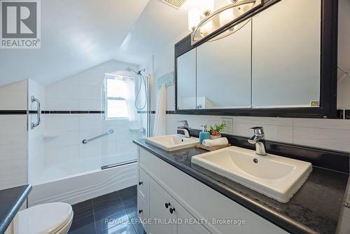 25 Askin Street, London, ON - Indoor Photo Showing Bathroom