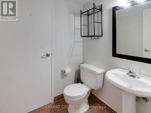 Ph05 - 633 Bay Street, Toronto, ON - Indoor Photo Showing Bathroom