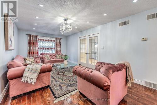 2 Pinegrove Crescent, London, ON - Indoor Photo Showing Living Room