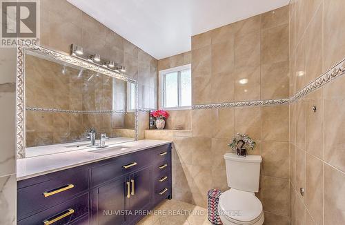 2 Pinegrove Crescent, London, ON - Indoor Photo Showing Bathroom