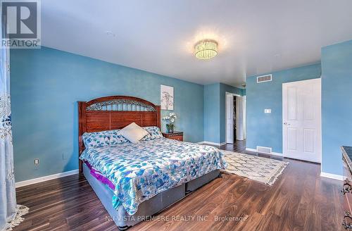 2 Pinegrove Crescent, London, ON - Indoor Photo Showing Bedroom