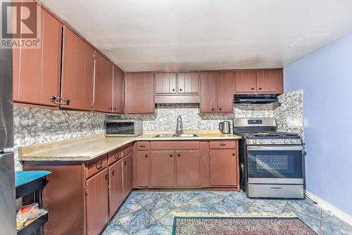 2 Pinegrove Crescent, London, ON - Indoor Photo Showing Kitchen With Double Sink