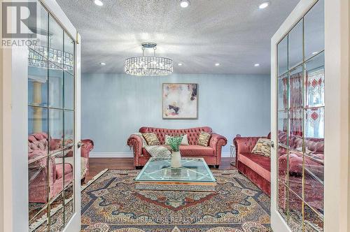 2 Pinegrove Crescent, London, ON - Indoor Photo Showing Living Room