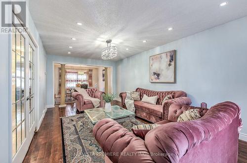 2 Pinegrove Crescent, London, ON - Indoor Photo Showing Living Room