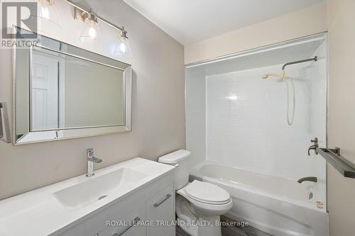 35 - 1855 Aldersbrook Road, London, ON - Indoor Photo Showing Bathroom