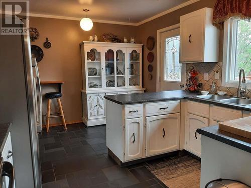 1323 7Th Avenue, Valemount, BC - Indoor Photo Showing Kitchen With Double Sink