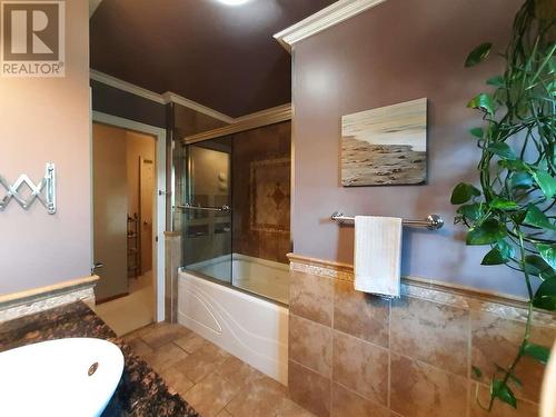 1323 7Th Avenue, Valemount, BC - Indoor Photo Showing Bathroom