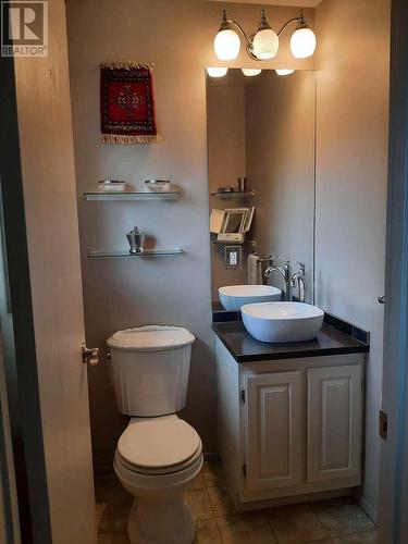 1323 7Th Avenue, Valemount, BC - Indoor Photo Showing Bathroom