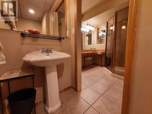 1323 7Th Avenue, Valemount, BC - Indoor Photo Showing Bathroom