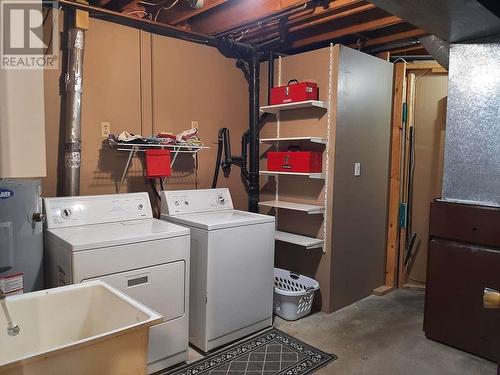 1323 7Th Avenue, Valemount, BC - Indoor Photo Showing Laundry Room