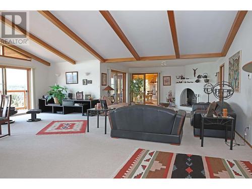 6328 North Shore Drive, 100 Mile House, BC - Indoor Photo Showing Other Room