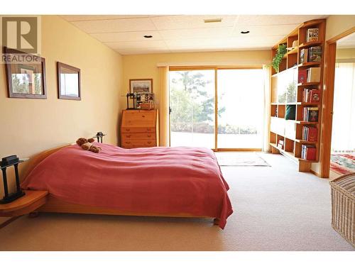 6328 North Shore Drive, 100 Mile House, BC - Indoor Photo Showing Bedroom