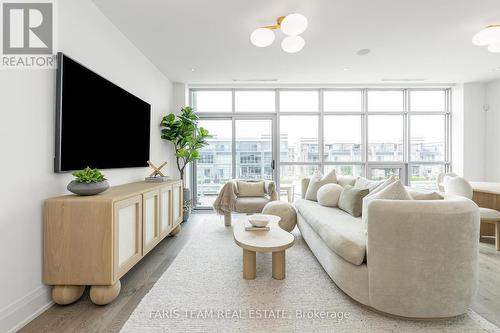 3736 Mangusta Court, Innisfil, ON - Indoor Photo Showing Living Room