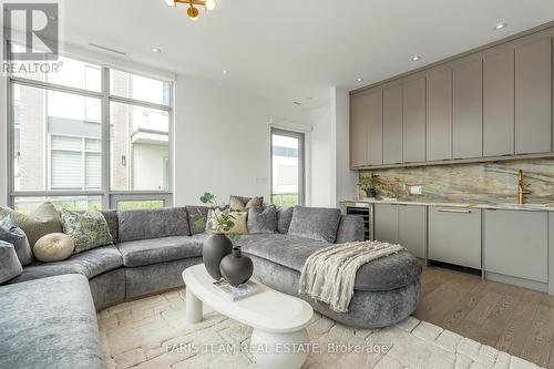 3736 Mangusta Court, Innisfil, ON - Indoor Photo Showing Living Room