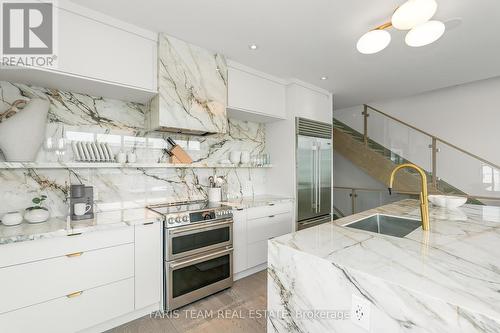 3736 Mangusta Court, Innisfil, ON - Indoor Photo Showing Kitchen