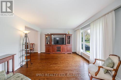 14 Haslemere Avenue, Brampton (Brampton East), ON - Indoor Photo Showing Living Room