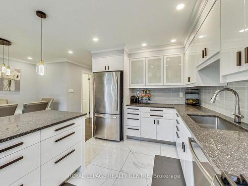 95-6540 Falconer Dr, Mississauga, ON - Indoor Photo Showing Kitchen With Upgraded Kitchen