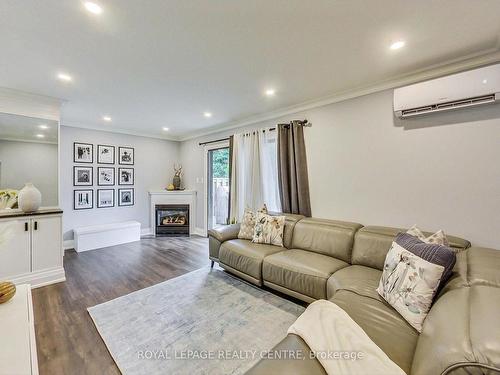 95-6540 Falconer Dr, Mississauga, ON - Indoor Photo Showing Living Room With Fireplace