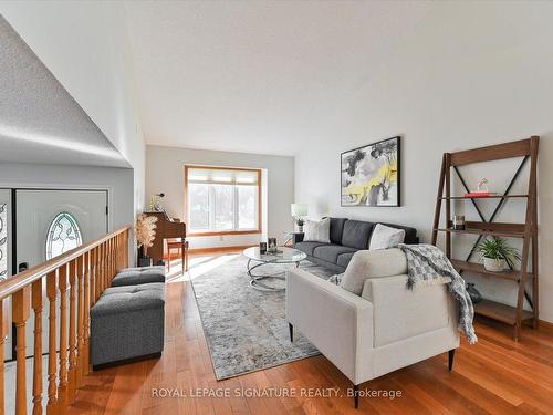 2368 Folkway Dr, Mississauga, ON - Indoor Photo Showing Living Room