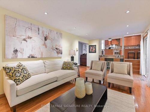 2368 Folkway Dr, Mississauga, ON - Indoor Photo Showing Living Room