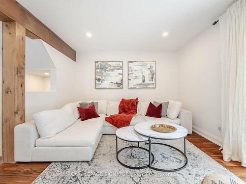 3452 Hannibal Rd, Burlington, ON - Indoor Photo Showing Living Room