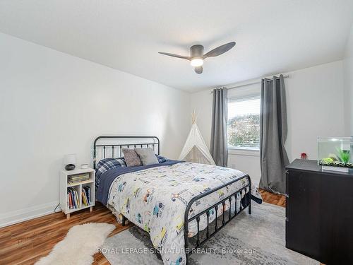 3452 Hannibal Rd, Burlington, ON - Indoor Photo Showing Bedroom