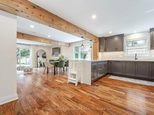 3452 Hannibal Rd, Burlington, ON - Indoor Photo Showing Kitchen With Upgraded Kitchen