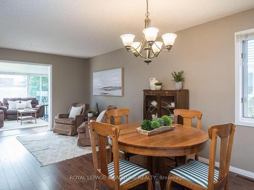 79 Ironstone Dr, Cambridge, ON - Indoor Photo Showing Dining Room