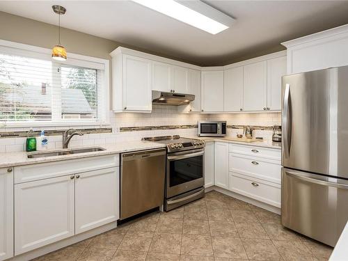 6-1876 Comox Ave, Comox, BC - Indoor Photo Showing Kitchen With Stainless Steel Kitchen With Double Sink