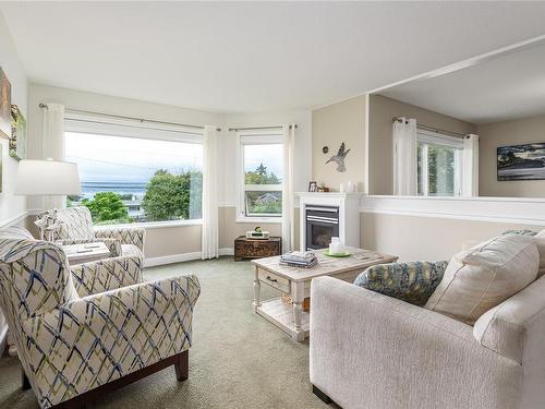 6-1876 Comox Ave, Comox, BC - Indoor Photo Showing Living Room