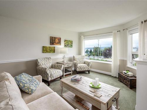 6-1876 Comox Ave, Comox, BC - Indoor Photo Showing Living Room