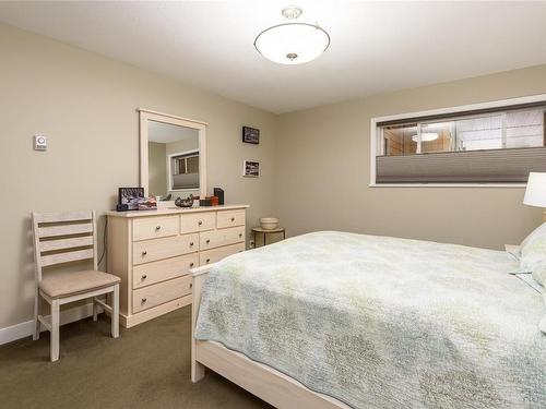 6-1876 Comox Ave, Comox, BC - Indoor Photo Showing Bedroom