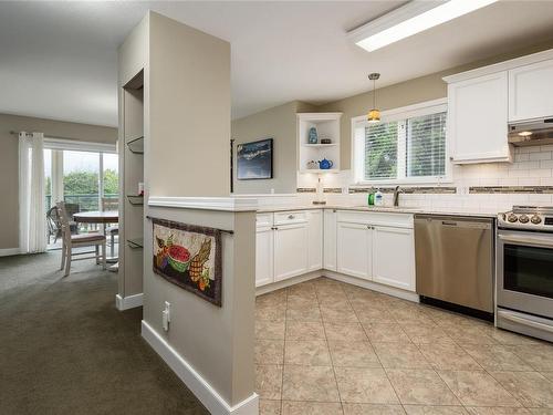 6-1876 Comox Ave, Comox, BC - Indoor Photo Showing Kitchen