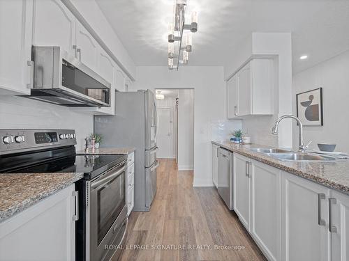 122-10 Mendelssohn St, Toronto, ON - Indoor Photo Showing Kitchen With Stainless Steel Kitchen With Double Sink With Upgraded Kitchen