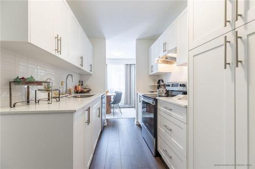 1444 Upper Ottawa Street|Unit #32, Hamilton, ON - Indoor Photo Showing Kitchen With Upgraded Kitchen