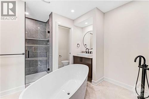 136 Carillon Street, Ottawa, ON - Indoor Photo Showing Bathroom