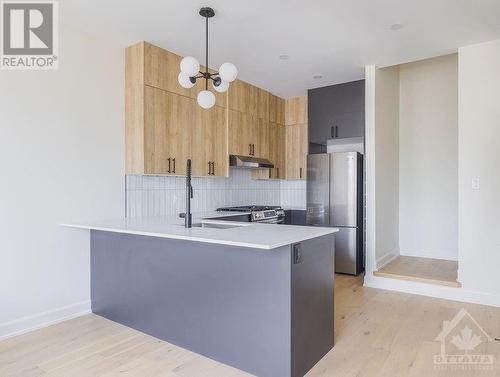 136 Carillon Street, Ottawa, ON - Indoor Photo Showing Kitchen