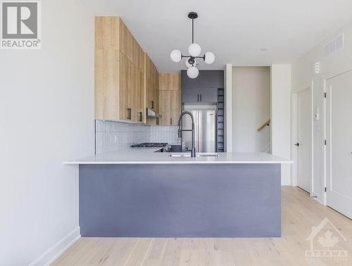 136 Carillon Street, Ottawa, ON - Indoor Photo Showing Kitchen