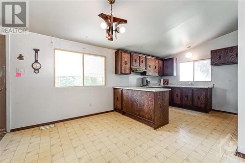 1409 Major Road, Ottawa, ON - Indoor Photo Showing Kitchen