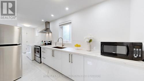 14 Franklin Avenue, Toronto (Lansing-Westgate), ON - Indoor Photo Showing Kitchen With Upgraded Kitchen