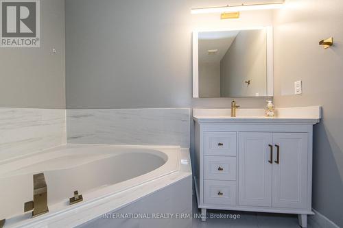 162 Lindenshire Avenue, Vaughan (Maple), ON - Indoor Photo Showing Bathroom