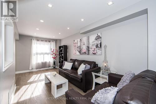 162 Lindenshire Avenue, Vaughan, ON - Indoor Photo Showing Living Room