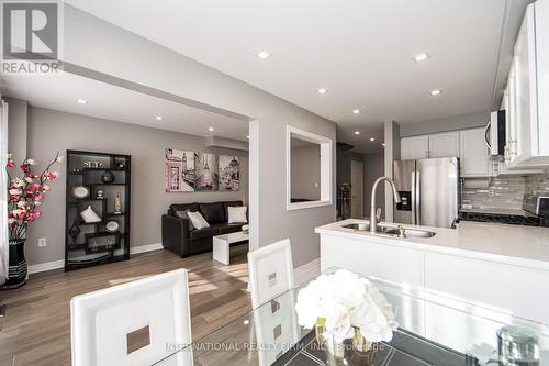 162 Lindenshire Avenue, Vaughan, ON - Indoor Photo Showing Kitchen With Double Sink With Upgraded Kitchen