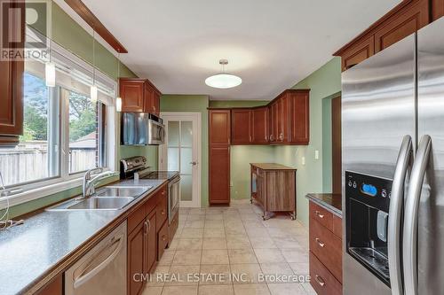 877 Condor Drive, Burlington (Lasalle), ON - Indoor Photo Showing Kitchen With Double Sink