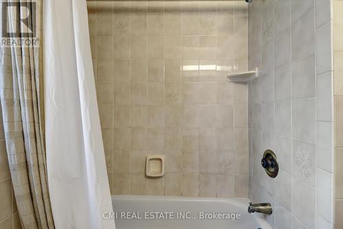 877 Condor Drive, Burlington (Lasalle), ON - Indoor Photo Showing Bathroom