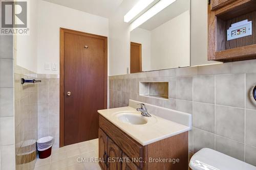 877 Condor Drive, Burlington (Lasalle), ON - Indoor Photo Showing Bathroom